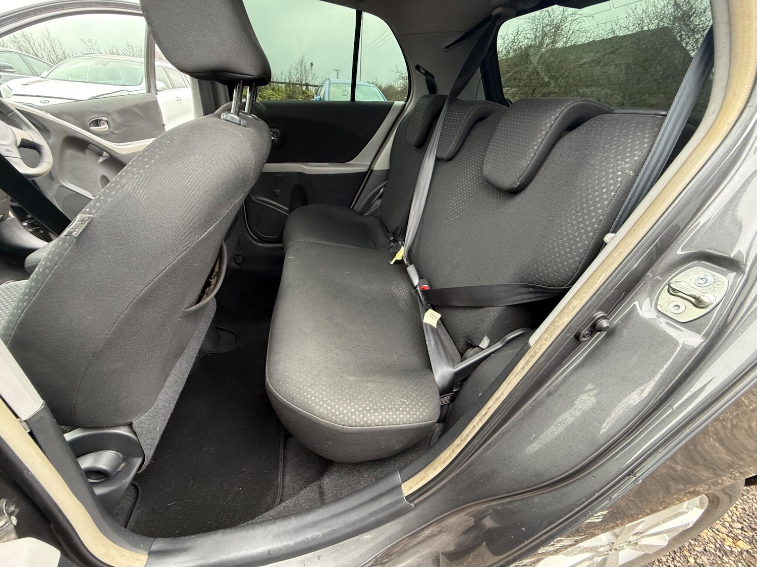 Used Toyota Yaris 2011 for sale - 77410909: Photo 20