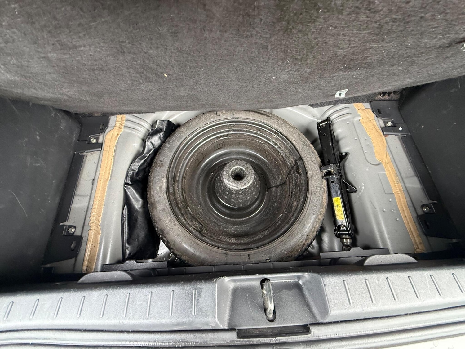 Used Toyota Yaris 2011 for sale - 77410909: Photo 21