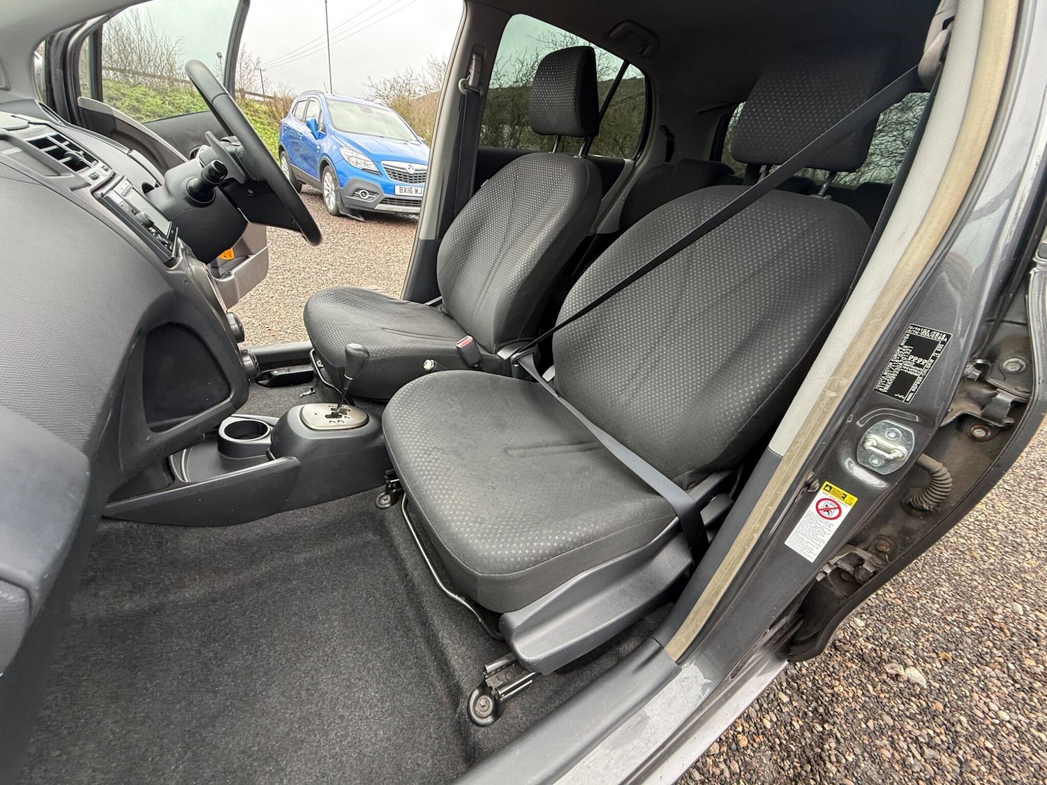 Used Toyota Yaris 2011 for sale - 77410909: Photo 24