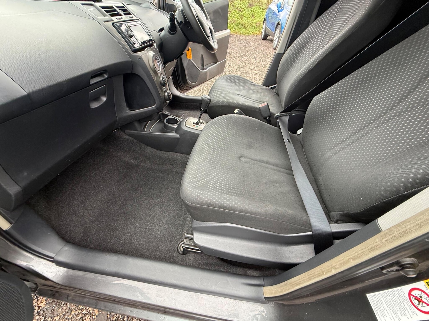 Used Toyota Yaris 2011 for sale - 77410909: Photo 25