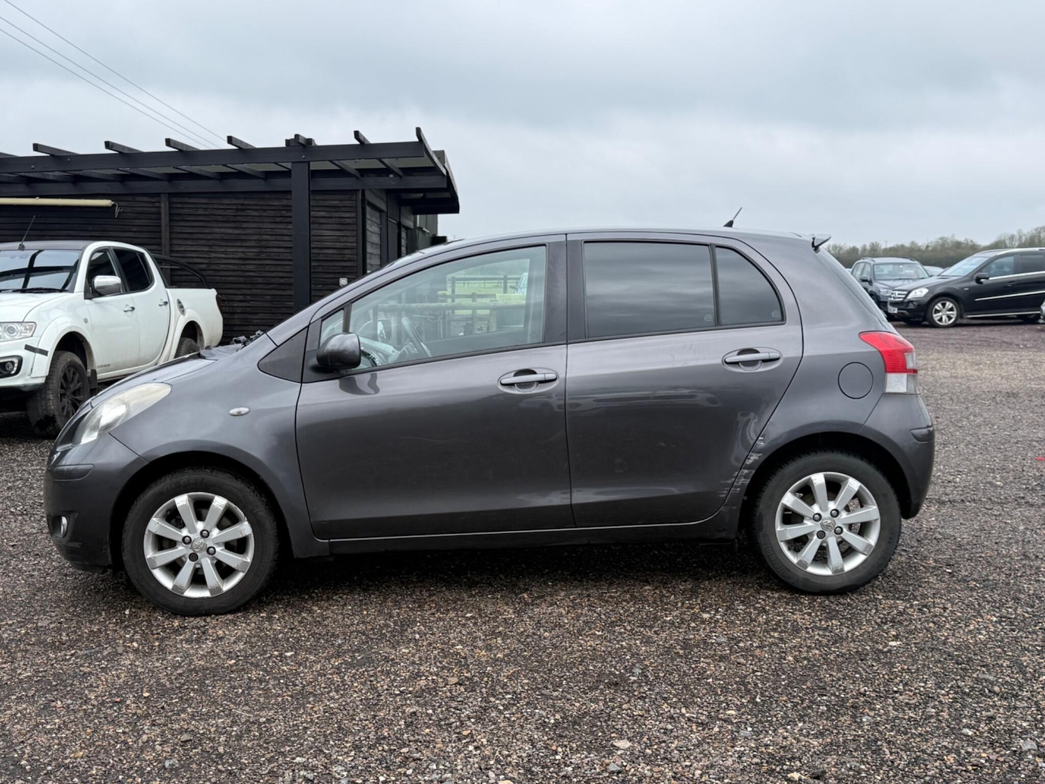 Used Toyota Yaris 2011 for sale - 77410909: Photo 9