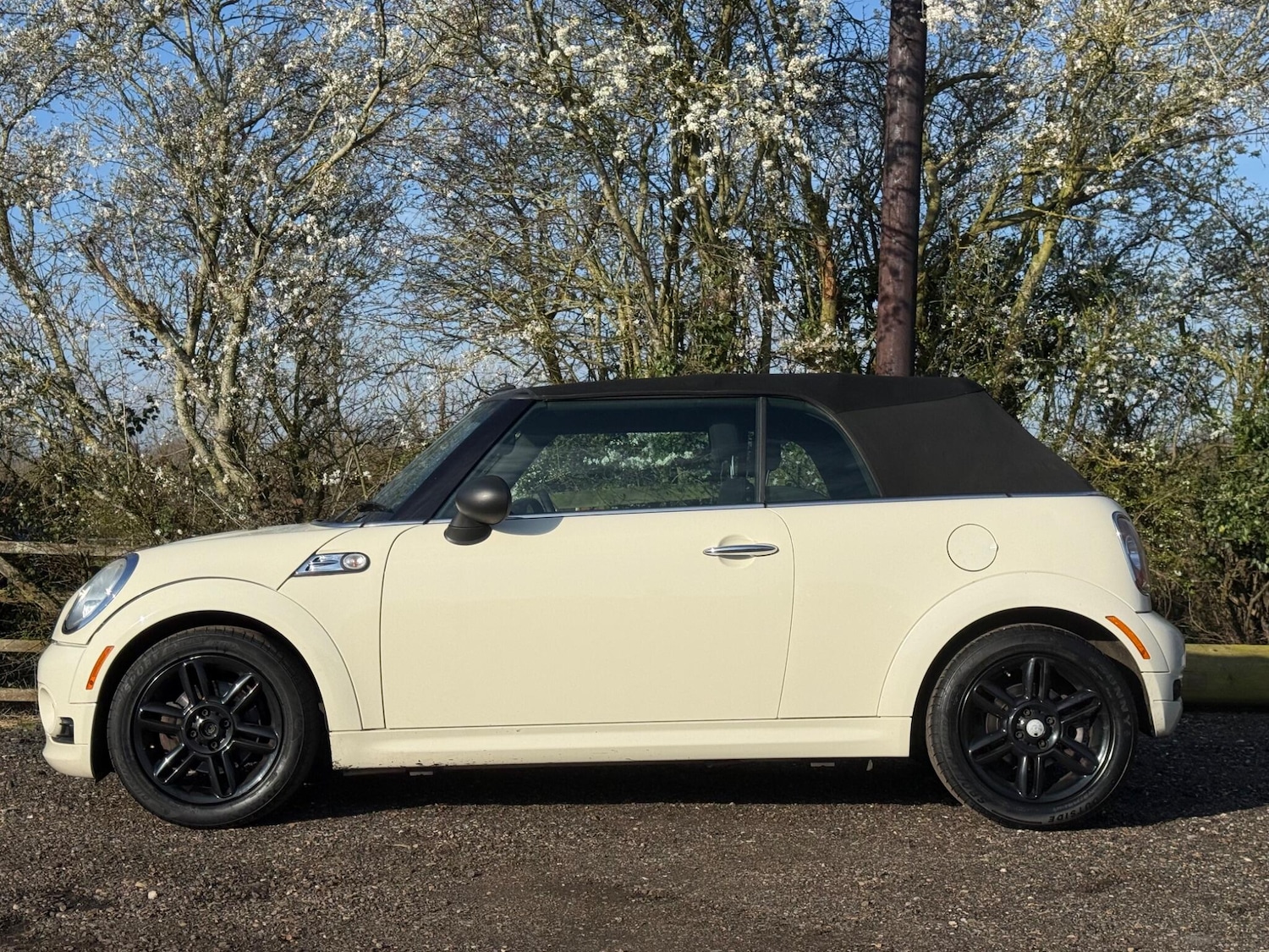 Used MINI Convertible 2010 for sale - 77737431: Photo 17