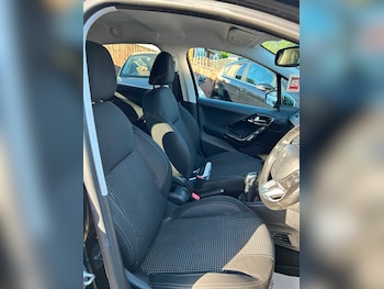 Used Peugeot 208 2015 for sale - 79543921: Photo