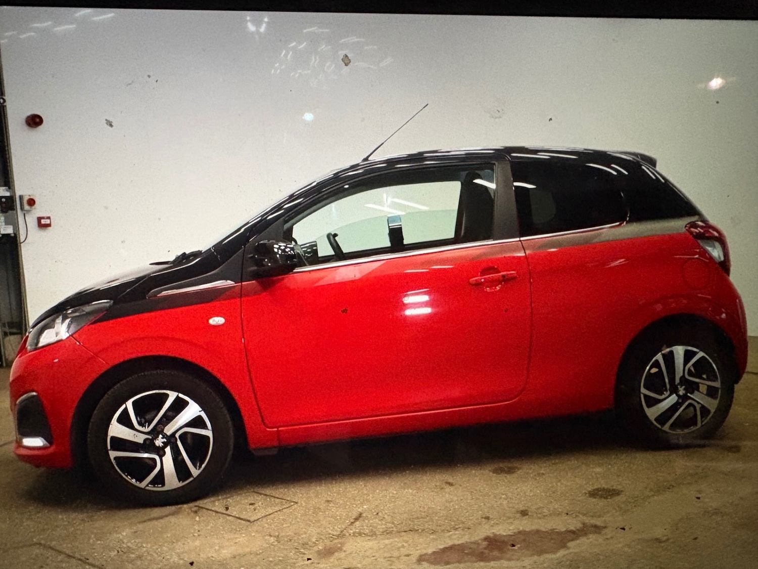 Used Peugeot 108 2015 for sale - 76293410: Photo 8
