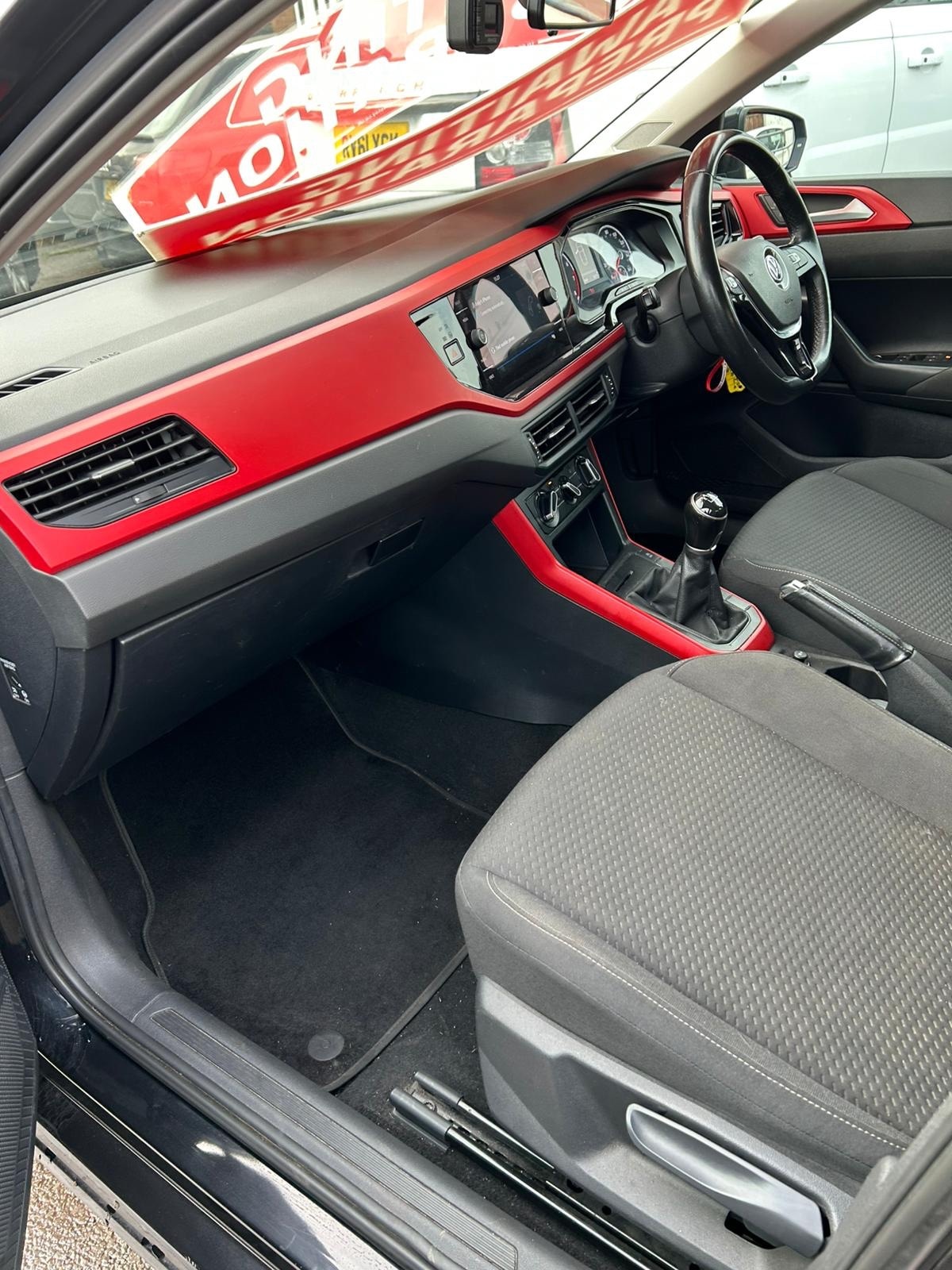 Used Volkswagen Polo 2019 for sale - 76596650: Photo 2