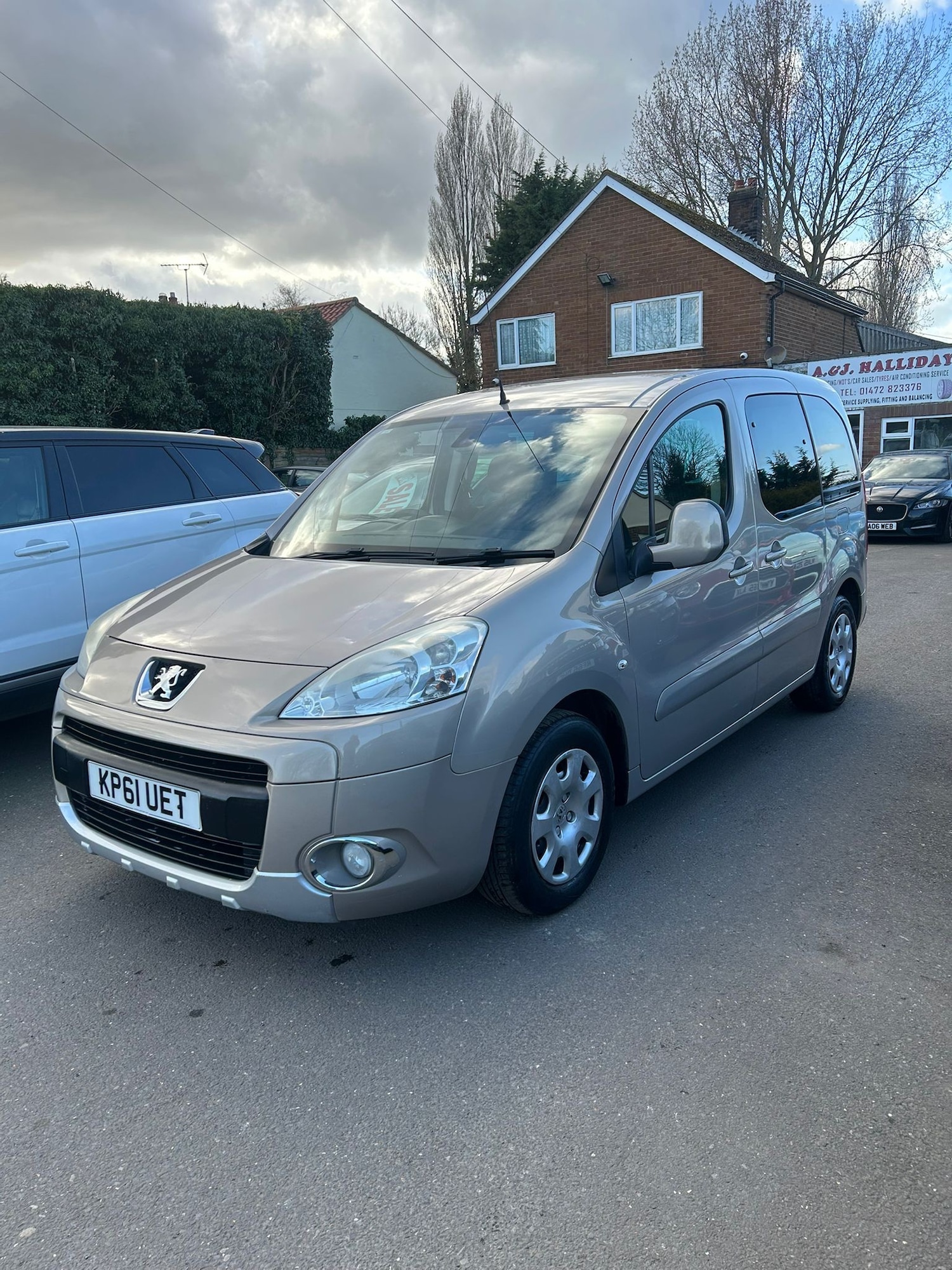 Used Peugeot Partner Tepee 2011 for sale - 77851739: Photo 2