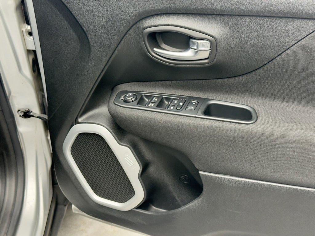 Used Jeep Renegade 2016 for sale - 77121419: Photo 4