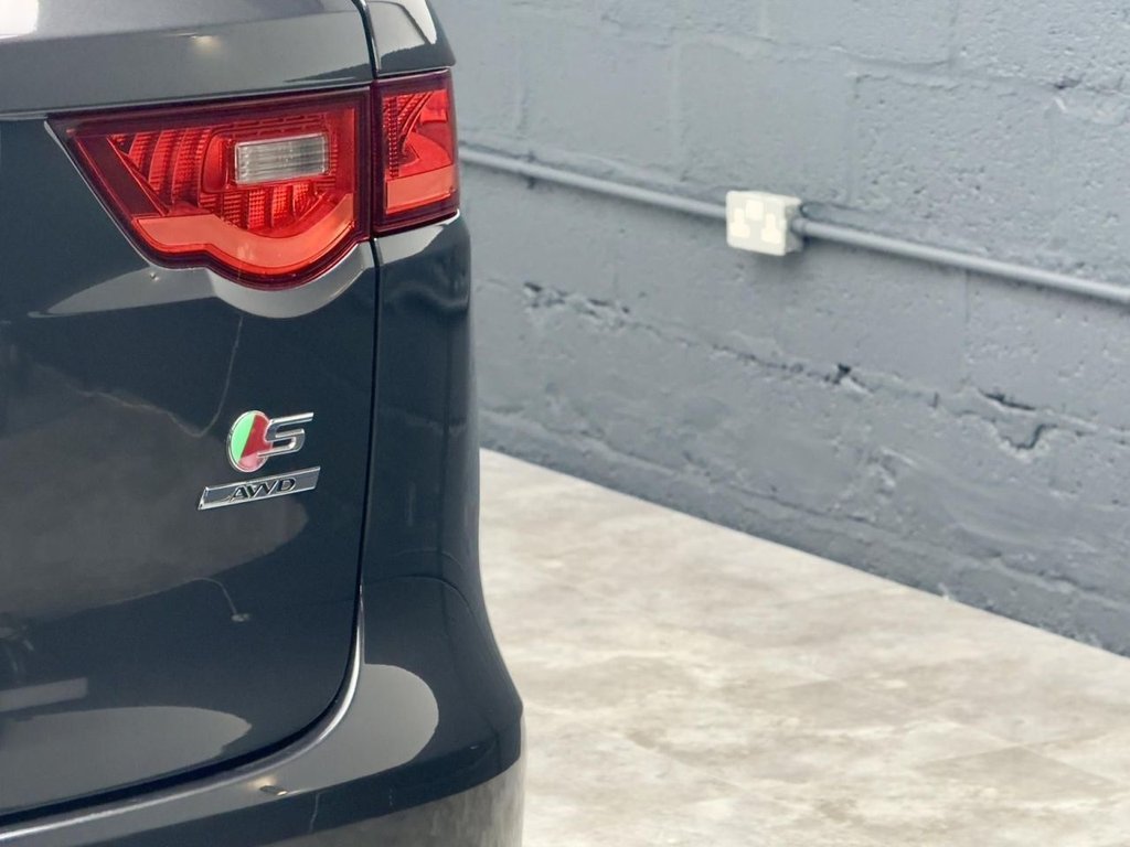 Used Jaguar F-Pace 2016 for sale - 76590795: Photo 31