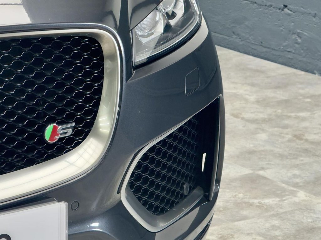 Used Jaguar F-Pace 2016 for sale - 76590795: Photo 35