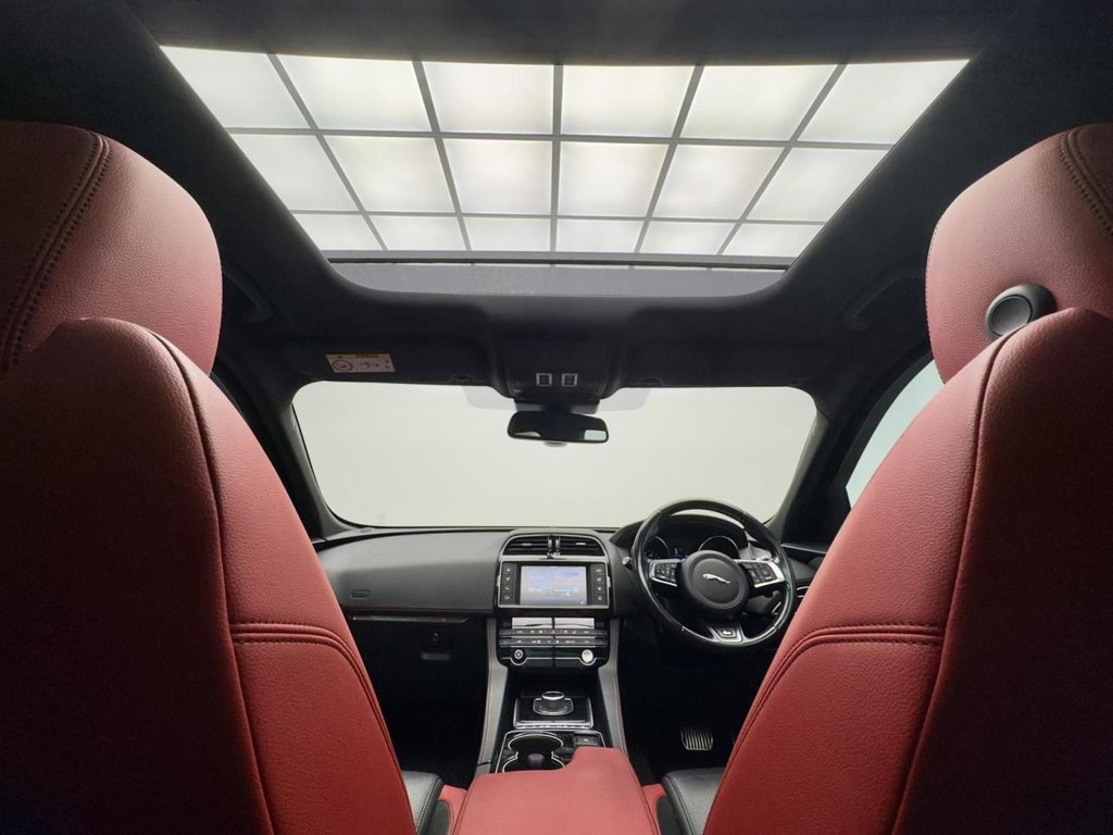 Used Jaguar F-Pace 2016 for sale - 76590795: Photo 4