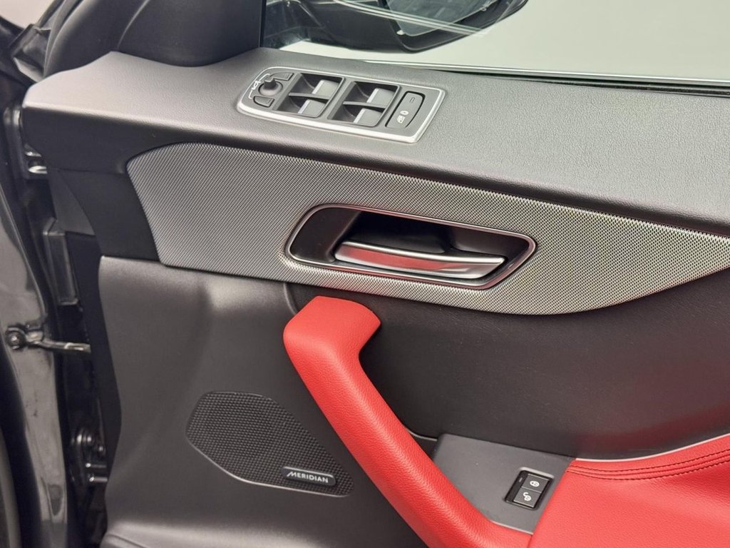 Used Jaguar F-Pace 2016 for sale - 76590795: Photo 6