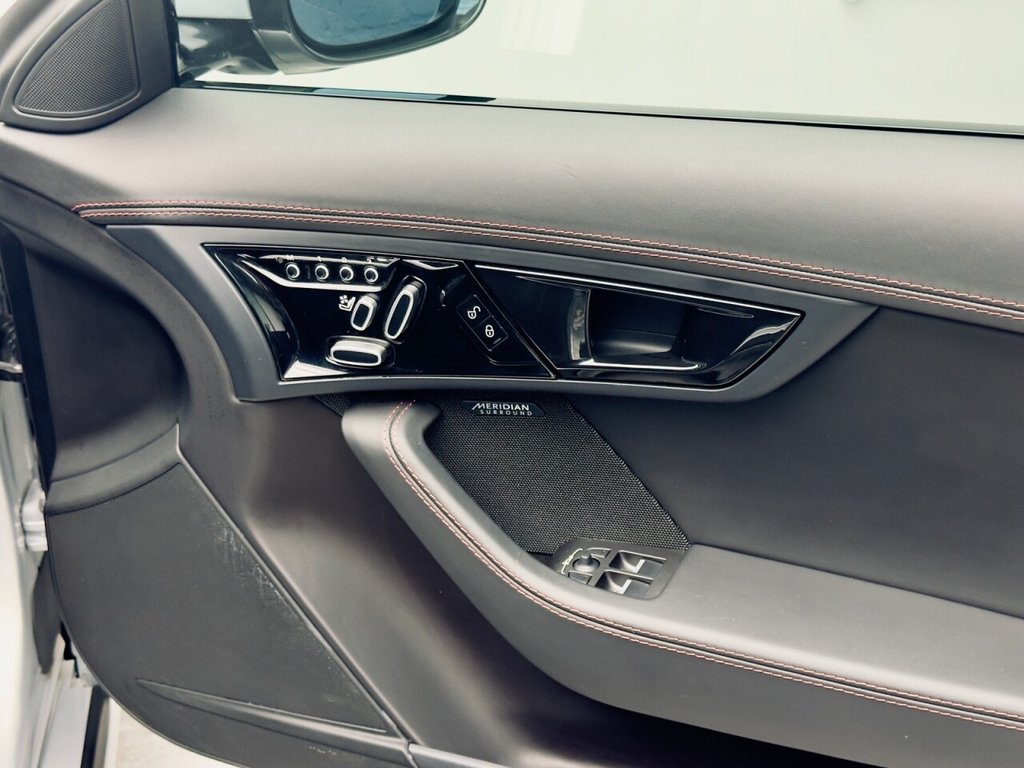 Used Jaguar F-Type 2018 for sale - 76147596: Photo 9
