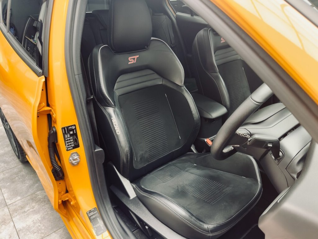 Used Ford Focus 2022 for sale - 76385881: Photo 3