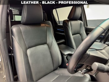 Used Toyota Hilux 2023 for sale - 79089739: Photo