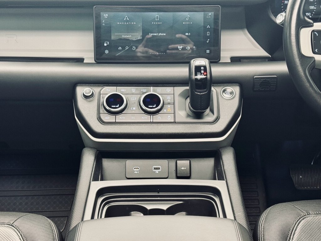 Used Land Rover Defender 2021 for sale - 76105578: Photo 14