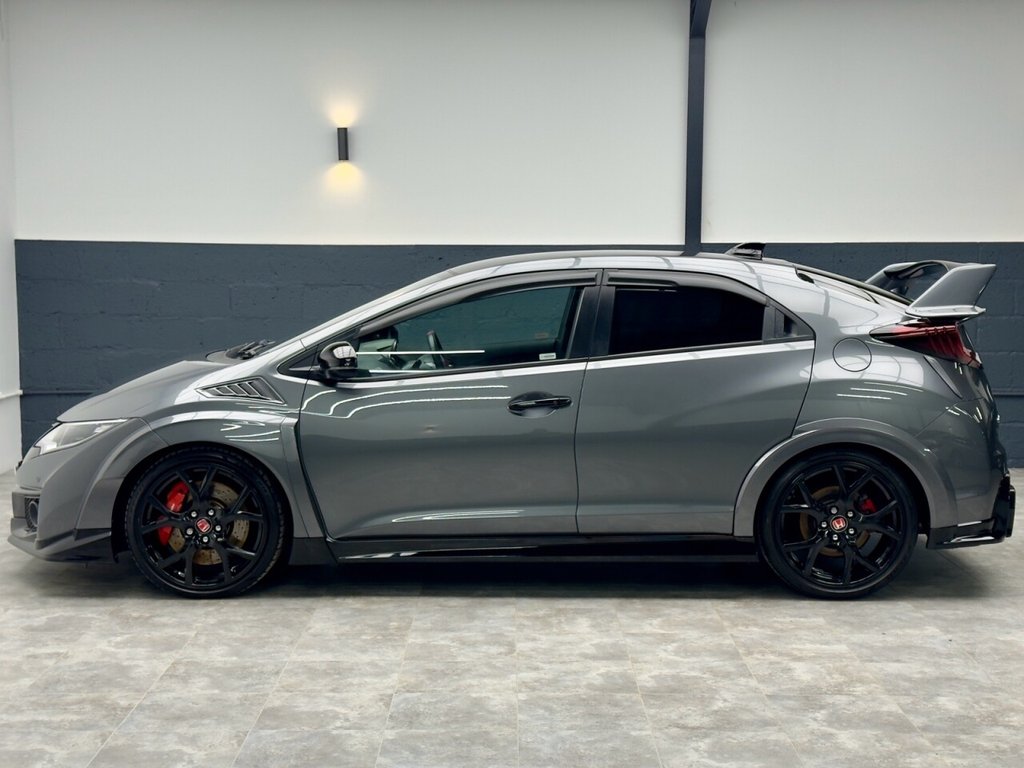 Used Honda Civic 2016 for sale - 76105370: Photo 17
