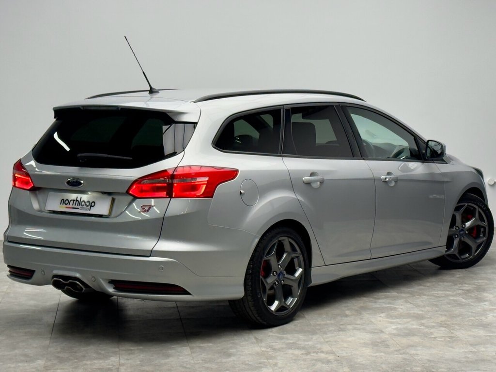 Used Ford Focus 2015 for sale - 76711619: Photo 2