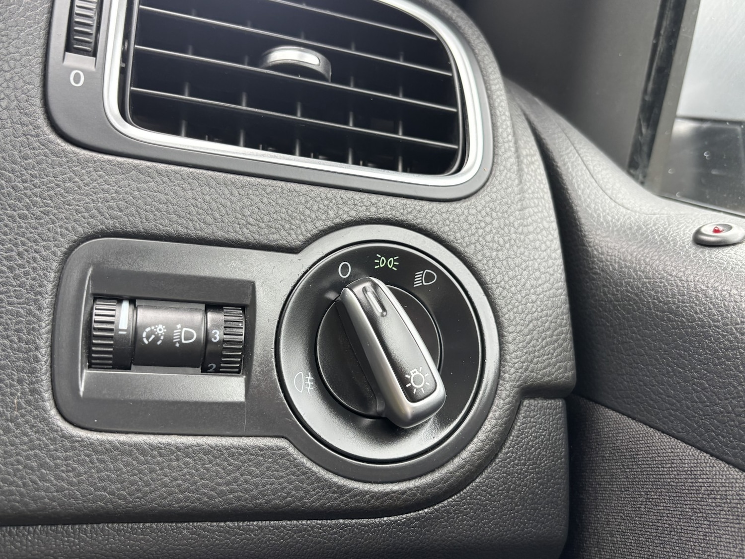 Used Volkswagen Polo 2010 for sale - 77061430: Photo 36