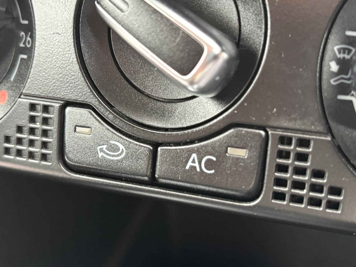 Used Volkswagen Polo 2010 for sale - 77061430: Photo 38