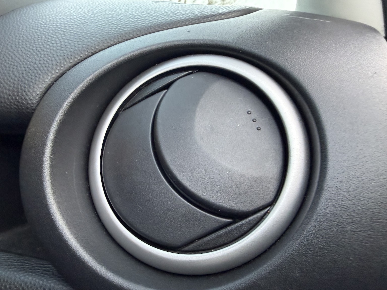 Used Mazda Mazda2 2012 for sale - 77973709: Photo 28