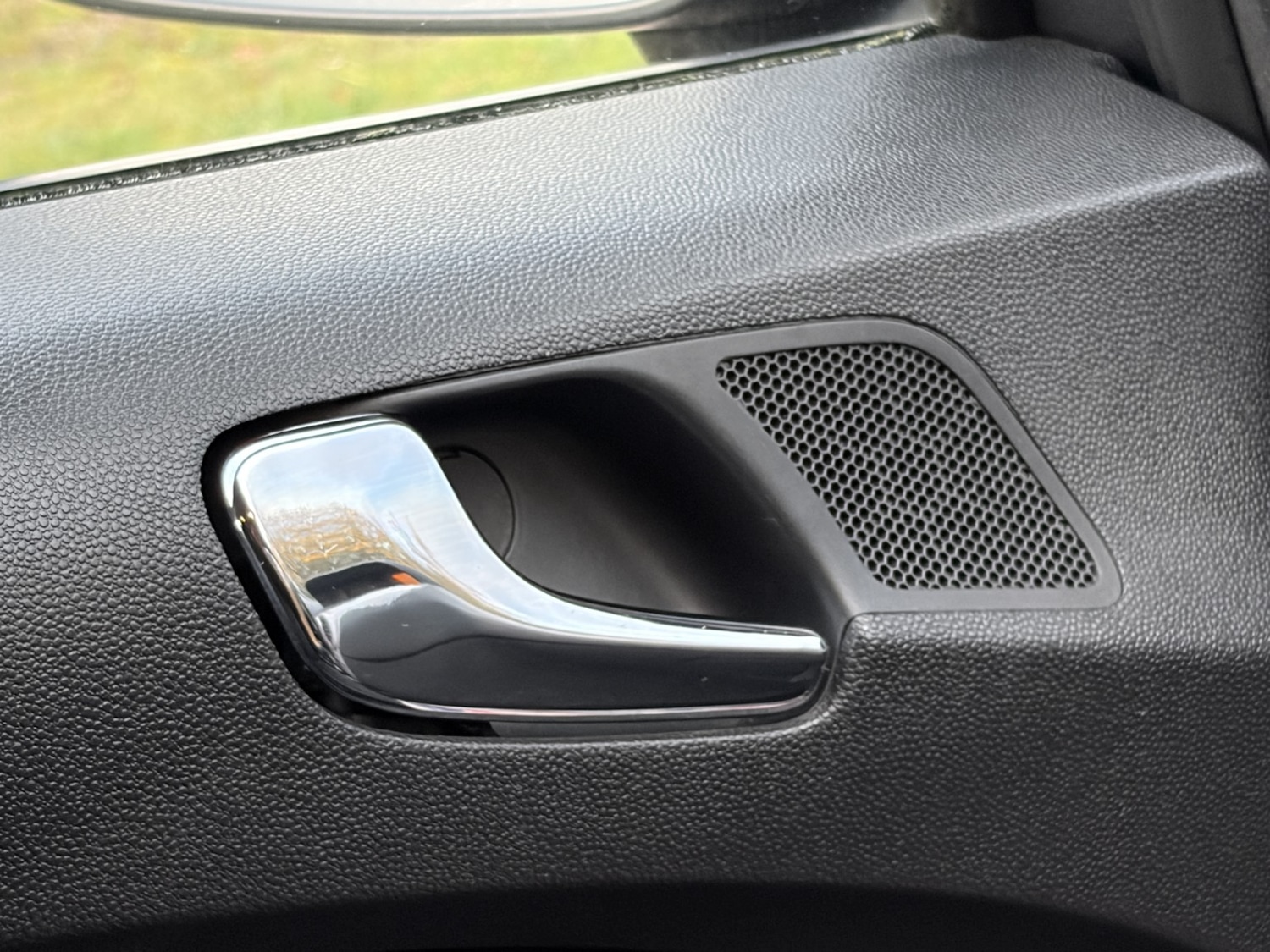 Used Vauxhall Corsa 2012 for sale - 76517762: Photo 2