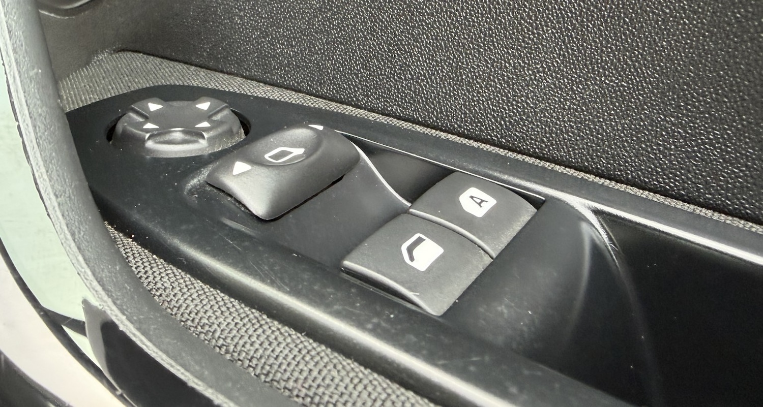 Used Peugeot 208 2016 for sale - 77603362: Photo 32