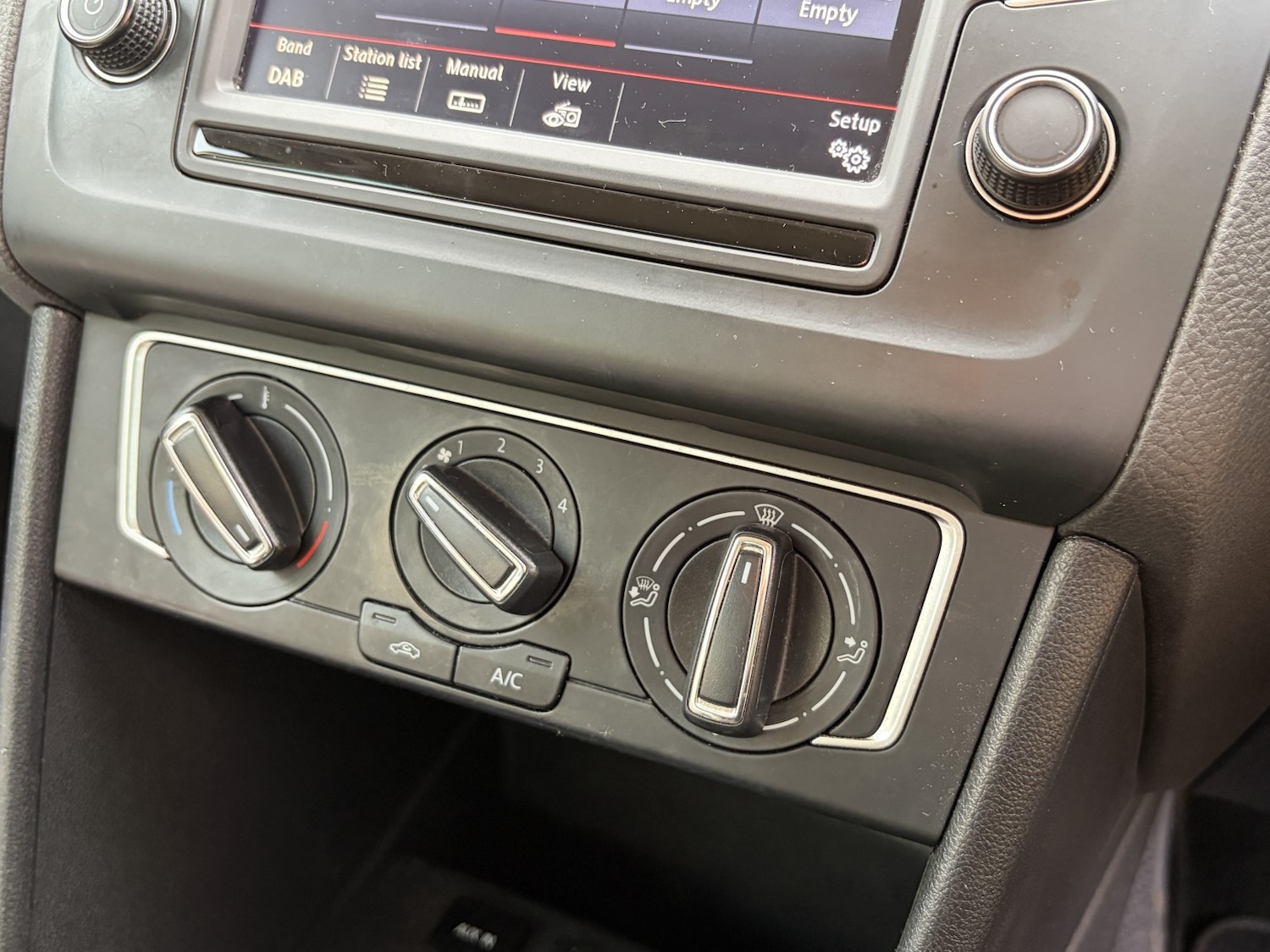 Used Volkswagen Polo 2016 for sale - 76904637: Photo 33