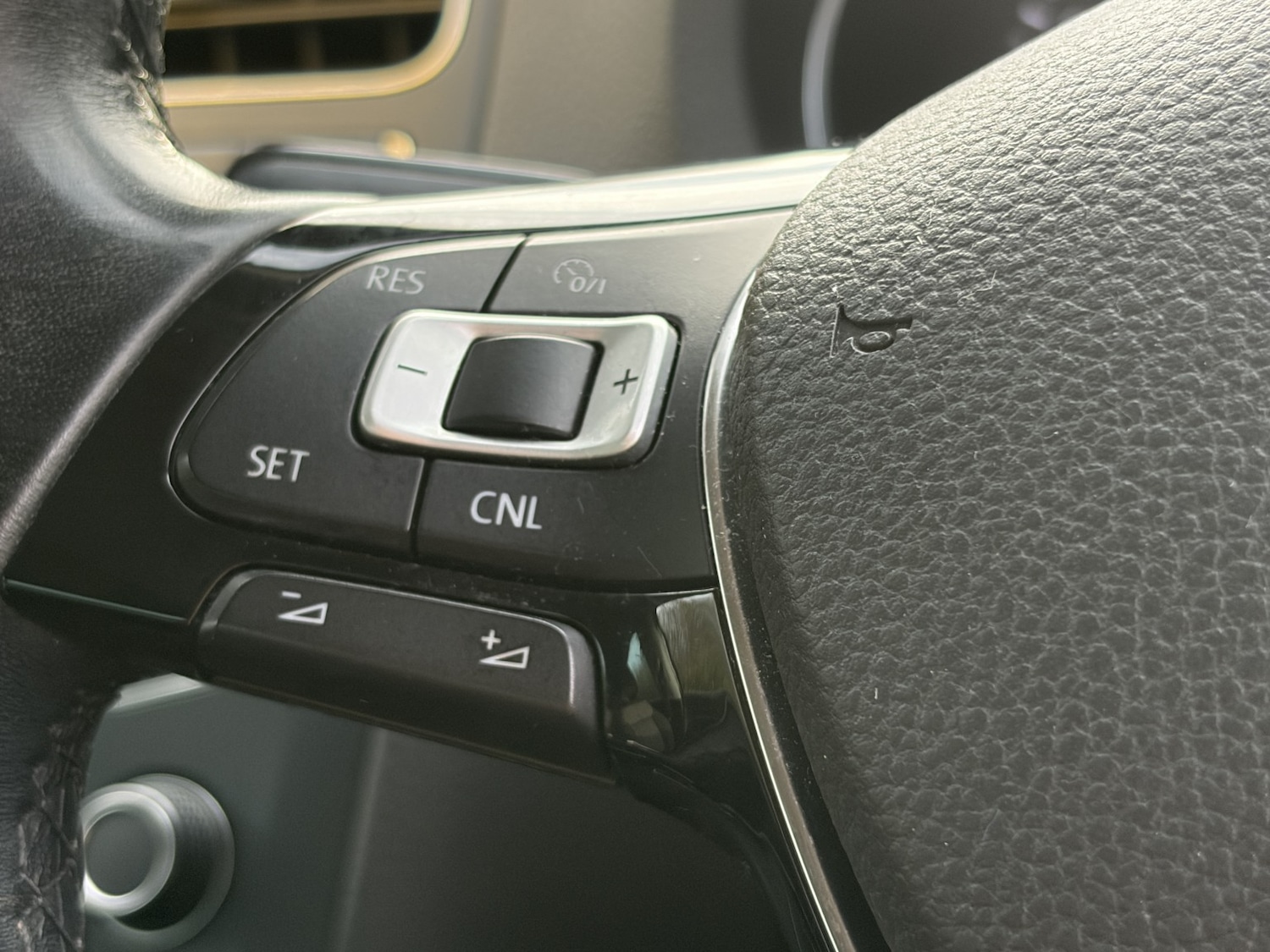 Used Volkswagen Polo 2016 for sale - 76904637: Photo 37