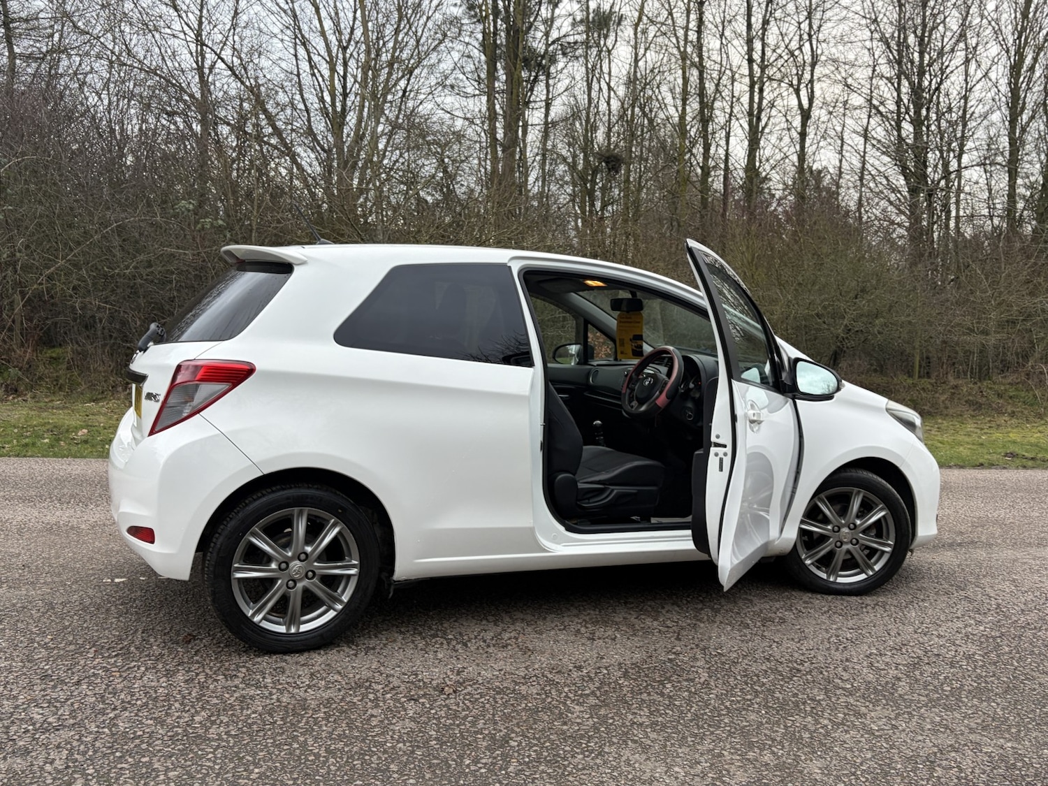 Used Toyota Yaris 2012 for sale - 77516119: Photo 5