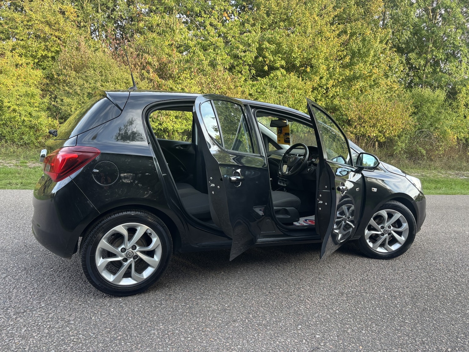 Used Vauxhall Corsa 2015 for sale - 76088702: Photo 4