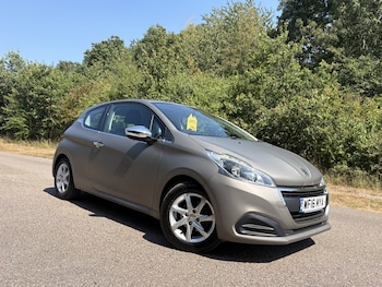 Used Peugeot 208 2016 for sale - 79391763: Photo