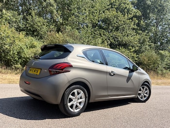 Used Peugeot 208 2016 for sale - 79391763: Photo