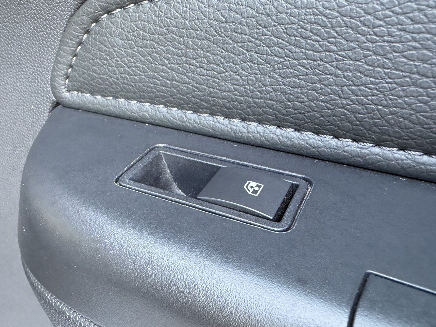 Used Vauxhall Zafira 2010 for sale - 77675665: Photo 32