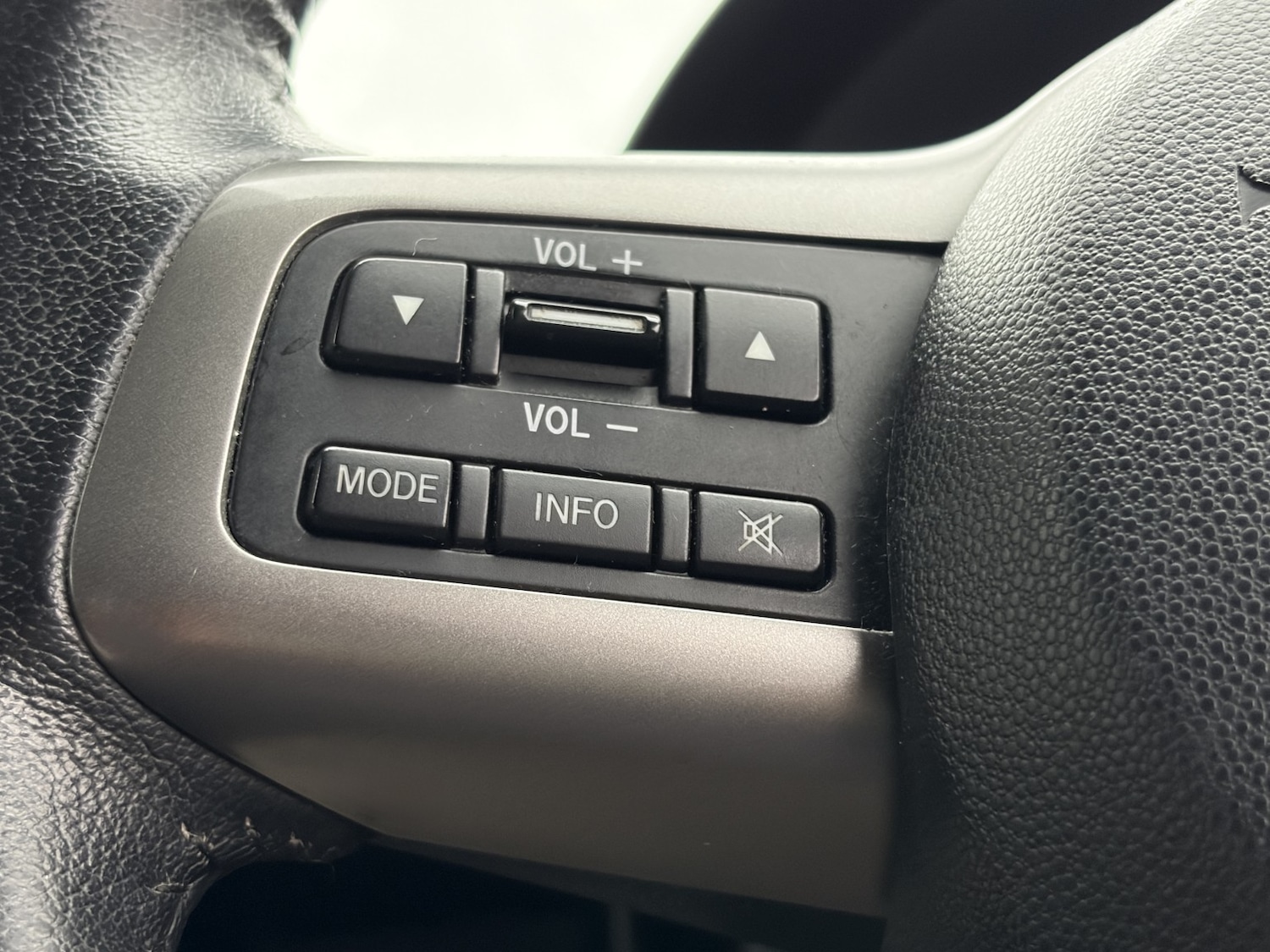 Used Mazda Mazda2 2013 for sale - 77318320: Photo 45