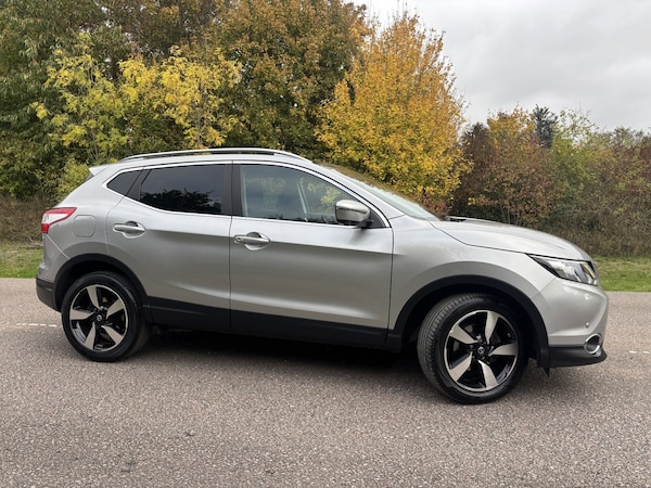 Used Nissan Qashqai 2015 for sale - 76242870: Photo 2