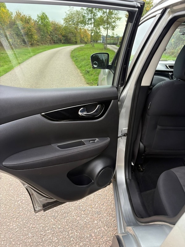 Used Nissan Qashqai 2015 for sale - 76242870: Photo 38