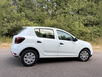 Used Dacia Sandero 2018 for sale - 79271620: Photo