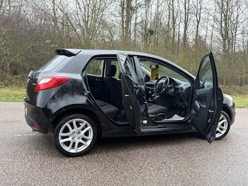 Used Mazda Mazda2 2011 for sale - 77516115: Photo