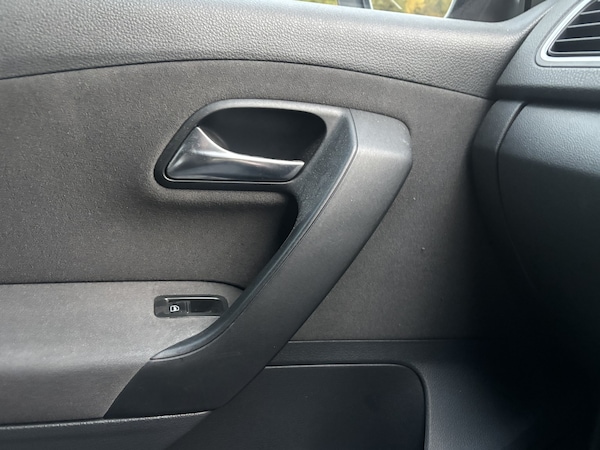 Used Volkswagen Polo 2010 for sale - 76231001: Photo 38