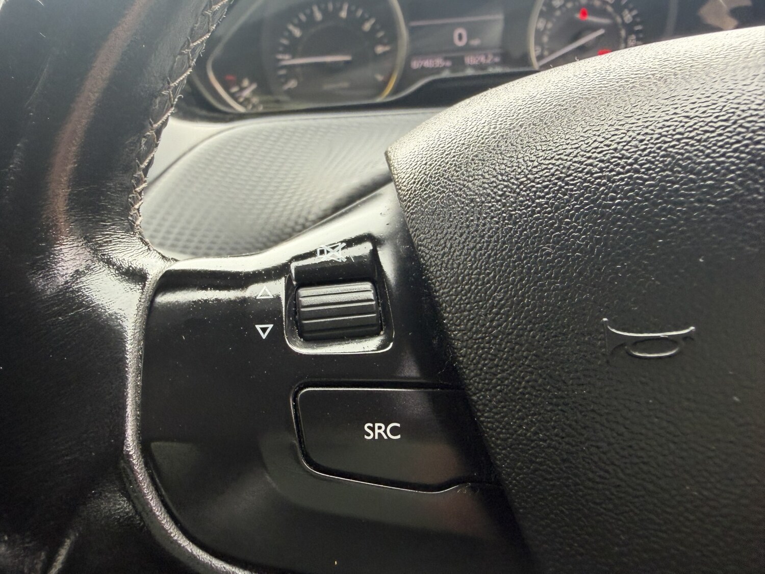 Used Peugeot 2008 2016 for sale - 78190640: Photo 37