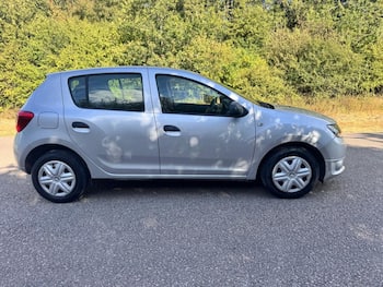 Used Dacia Sandero 2014 for sale - 79668519: Photo