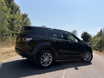 Used Land Rover Discovery Sport 2017 for sale - 79391762: Photo