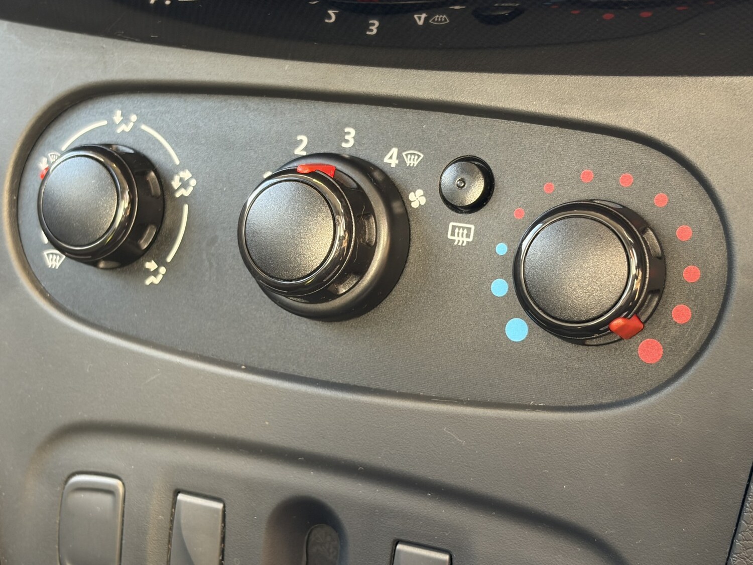 Used Dacia Sandero 2018 for sale - 77363610: Photo 41