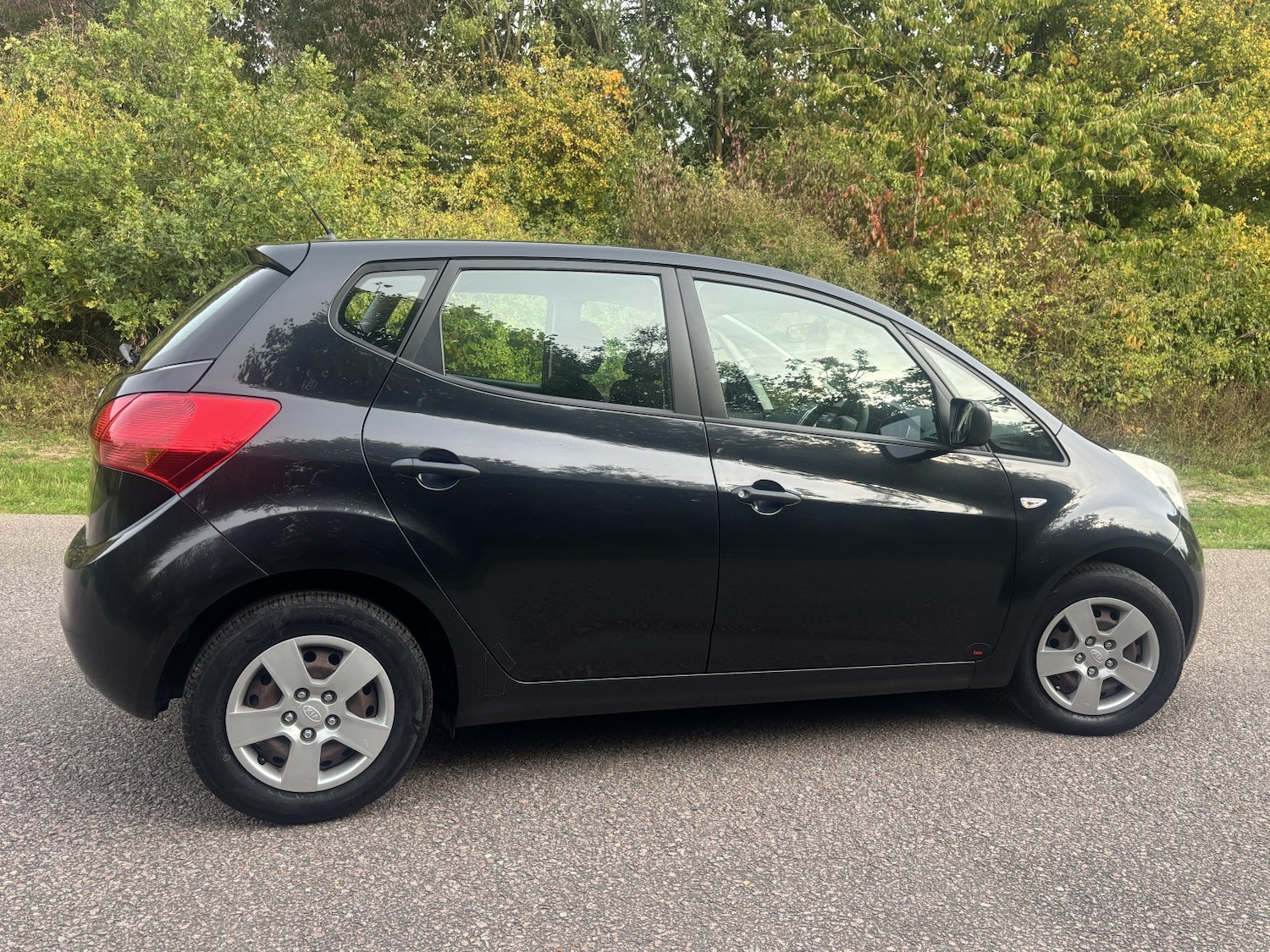 Used Kia Venga 2011 for sale - 76126383: Photo 4