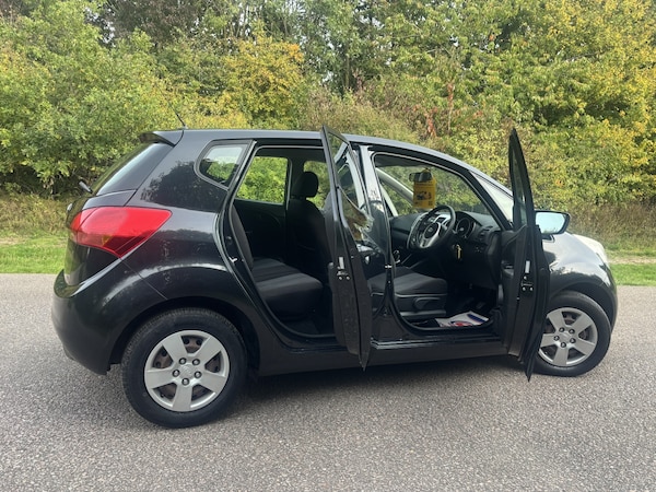 Used Kia Venga 2011 for sale - 76126383: Photo 5