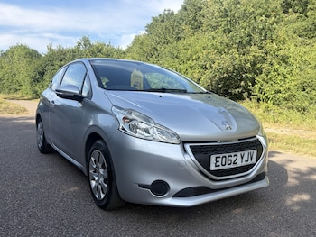 Used Peugeot 208 2012 for sale - 79205470: Photo