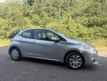 Used Peugeot 208 2012 for sale - 79205470: Photo