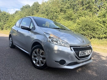 Used Peugeot 208 2012 for sale - 79205470: Photo