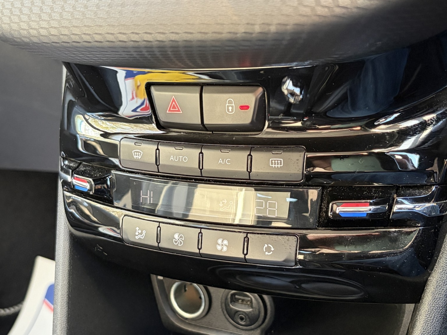 Used Peugeot 2008 2015 for sale - 76718425: Photo 42