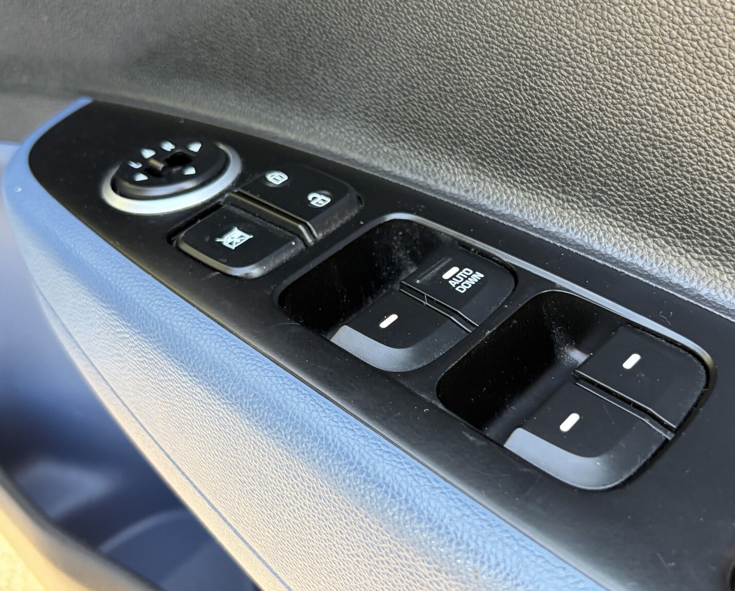 Used Hyundai i10 2015 for sale - 78176066: Photo 34